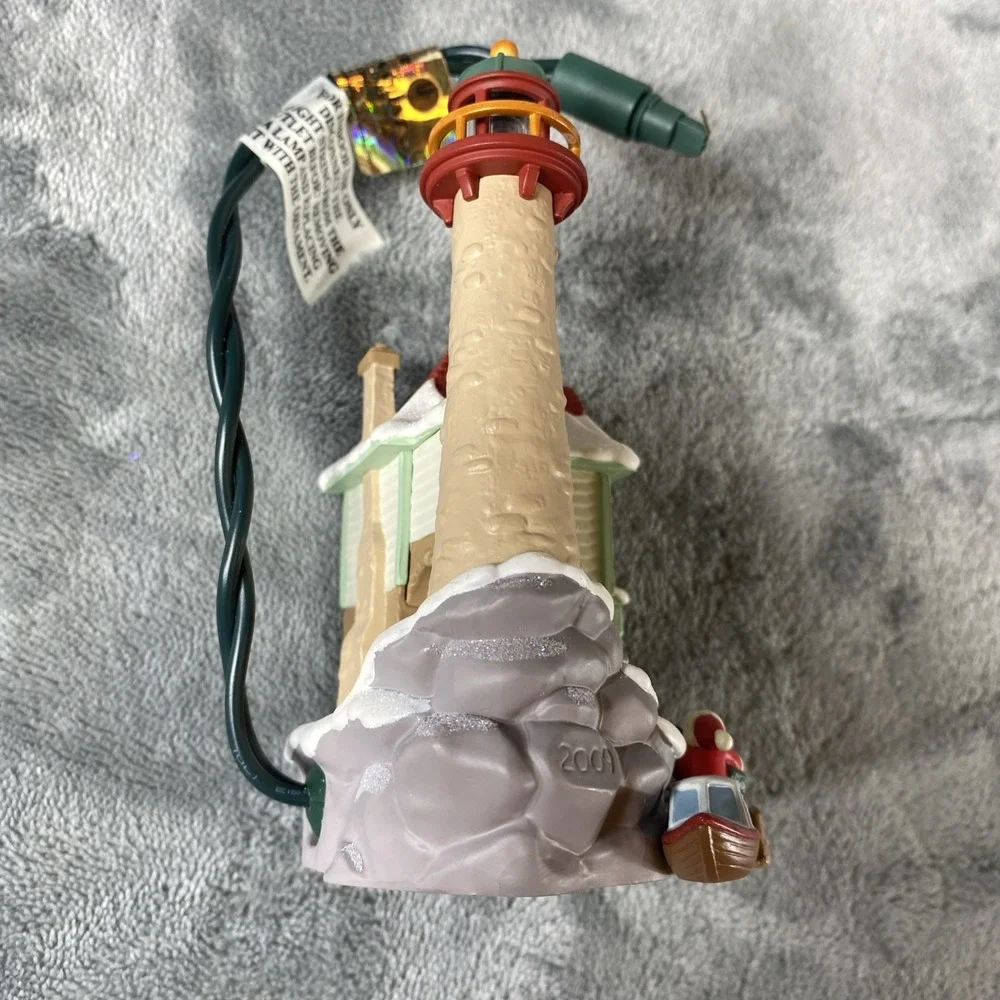 Hallmark Keepsake LIGHTHOUSE GREETINGS 2009 Christmas Ornament Magic 13th Series
